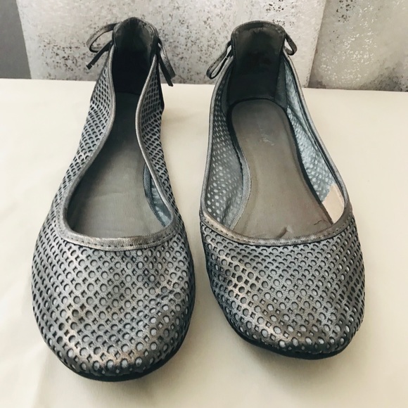 Flats - Picture 1 of 3